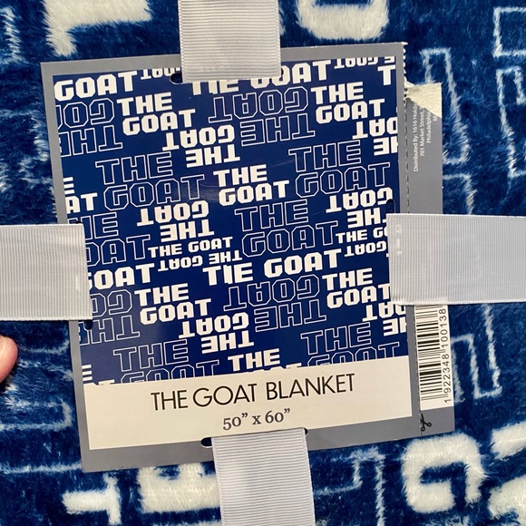 THE GOAT BLANKET 50” by 60” NOVELTY FLEECE BLANKET LIGHTWEIGHT THROW BLANKET - Picture 9 of 10